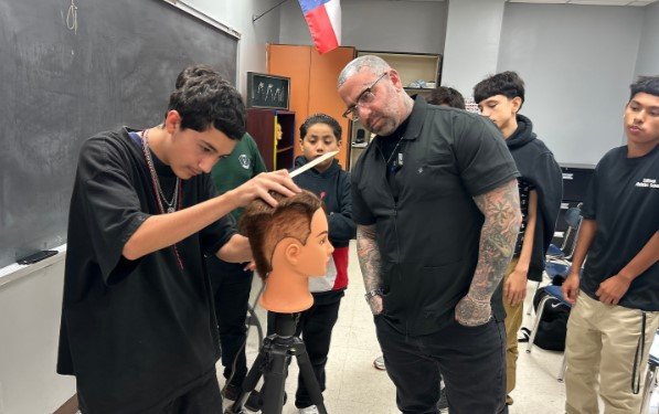 Houston ISD Introduces Dyad Classes, Offering Unique Real-World Learning Experiences to K-8 Students Houston ISD Introduces Dyad Classes, Offering Unique Real-World Learning Experiences to K-8 Students