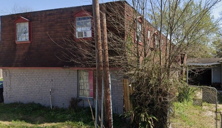 Man Inside Apartment Shoots Robbery Suspect in Houston