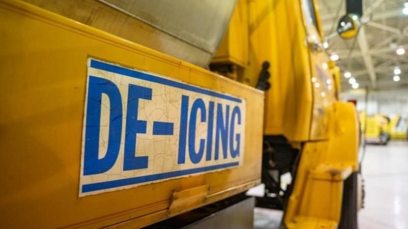 Houston Airports Prepare for Potential Winter Storm and Freeze, Warn Travelers of Possible Disruptions