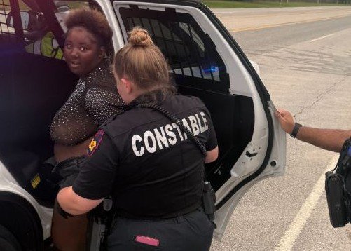 Woman Arrested After Exposing Herself, Throwing Bottles at Cars in Harris County