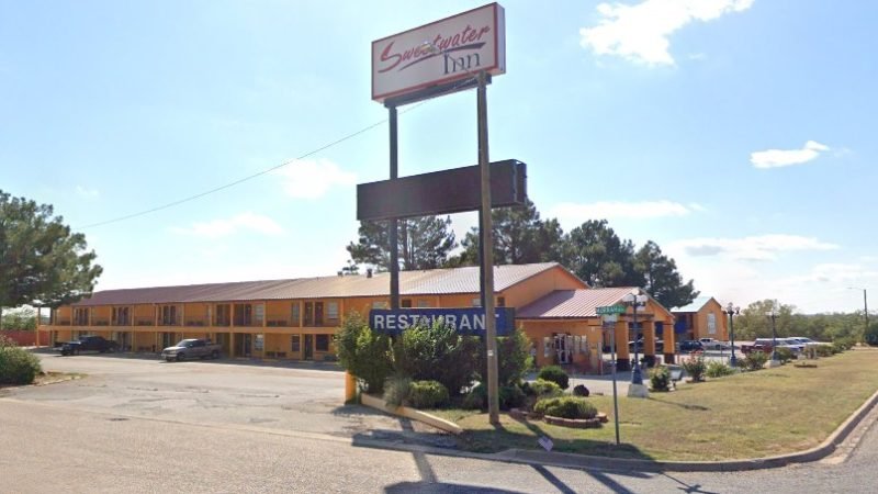 Sweetwater Police Resolve Barricade Situation at Local Motel