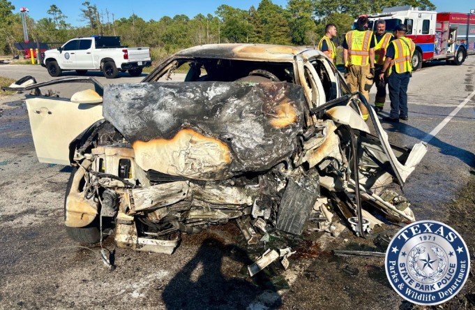 Texas State Park Police officers credited with saving teen from burning vehicle near Sheldon Lake