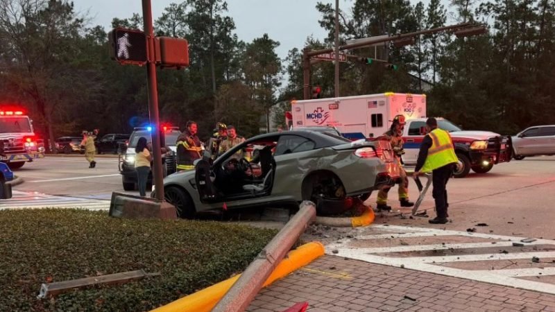 Two-Vehicle Crash in The Woodlands Leaves One Critically Injured, Passenger Trapped
