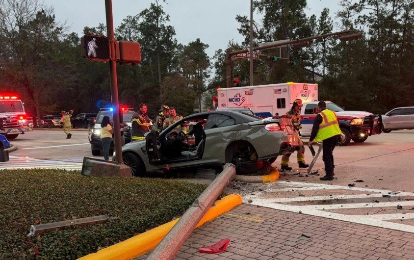 Two-Vehicle Crash in The Woodlands Leaves One Critically Injured, Passenger Trapped