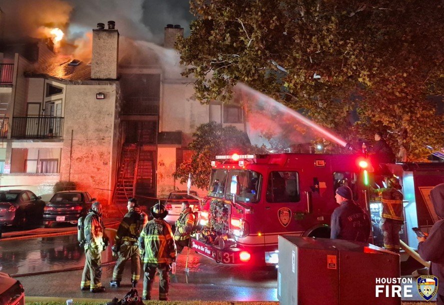 Houston Firefighters Respond to Complex Apartment Blaze