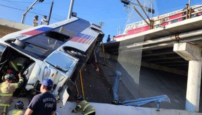 METRO Bus Overturns After Crash Near McGowen and 288, Multiple Injuries Reported