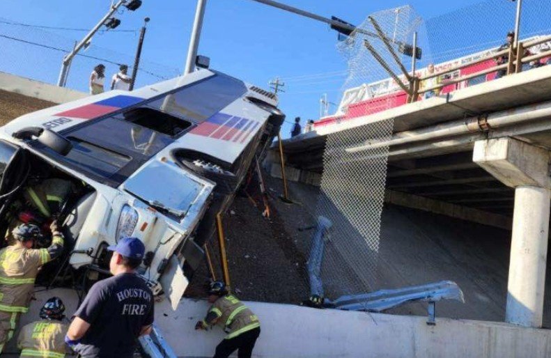 METRO Bus Overturns After Crash Near McGowen and 288, Multiple Injuries Reported