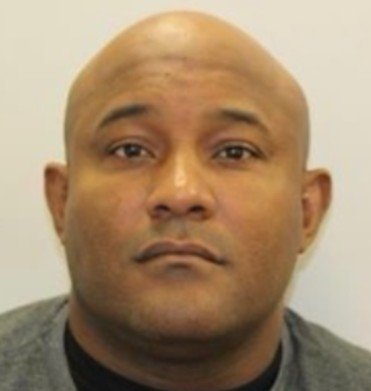 Houston Police Search for Murder Suspect in Fatal Richmond Avenue Shooting