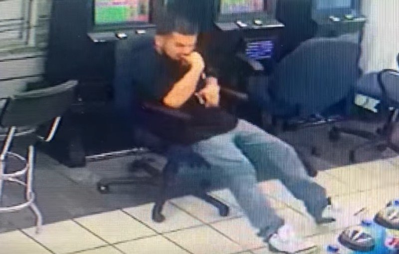 Houston Police Seek Two Suspects in Attempted Carjacking Along North Freeway